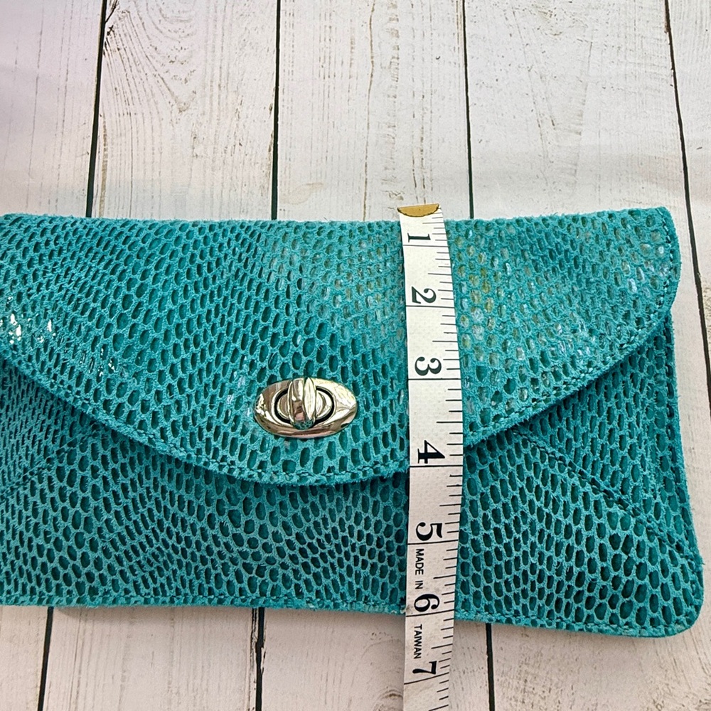 Sorial | Turquoise Clutch/Crossbody with Turn Lock - Picture 6 of 9